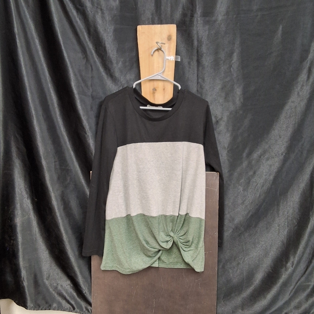 Yidarton Black Top with Multicolor Accents size womens L (Oversized) - Picture 14 of 14